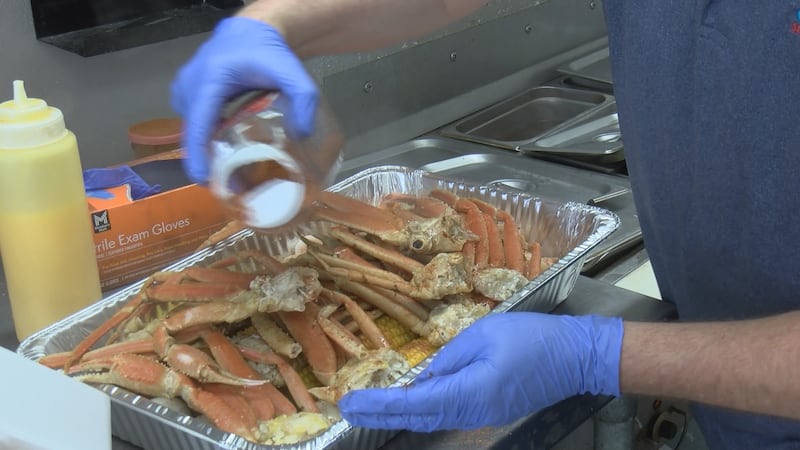 El propietario de un restaurante de Cape Girardeau, conocido por servir cada día kilos de...