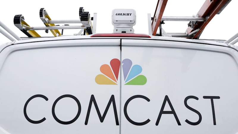 ARCHIVO - Una camioneta de Comcast se ve el 24 de enero de 2019 en Pittsburgh. (AP Foto/Gene...