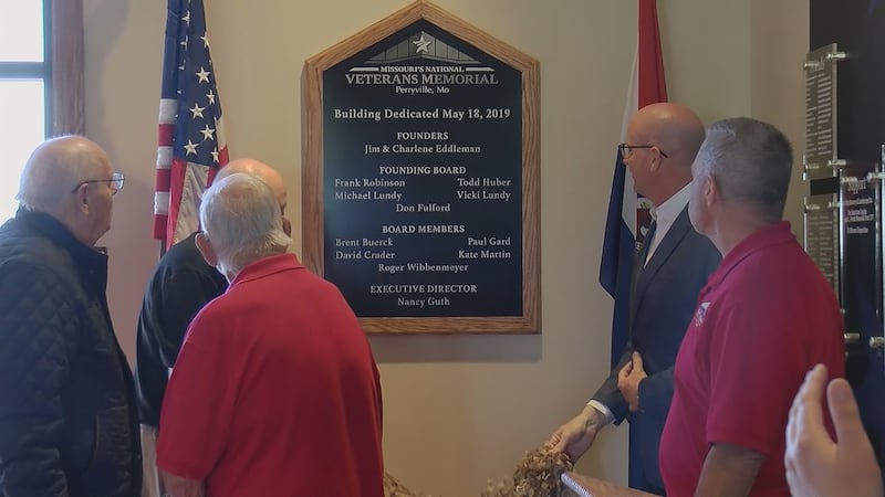 Se inauguró una placa conmemorativa especial dedicada a los fundadores durante una ceremonia...