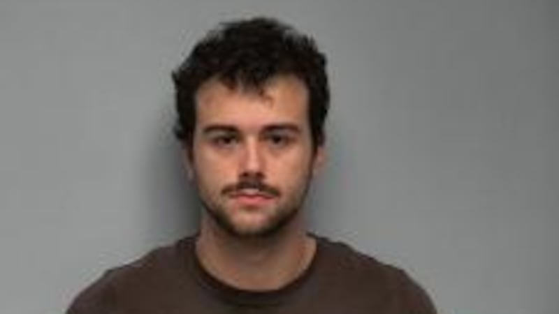 Kendall Gaia, de 27 años, de Paducah, fue detenido por la policía de Paducah con una orden...