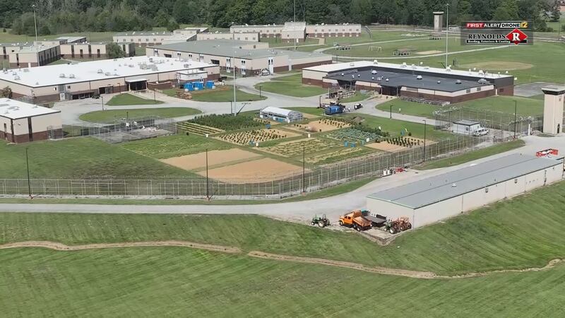 La vicegobernadora de Illinois dice que la seguridad de todos dentro de las instalaciones...