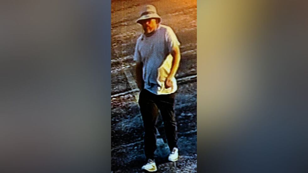 La policía de Dexter, Missouri, solicita la ayuda del público para identificar a una persona...