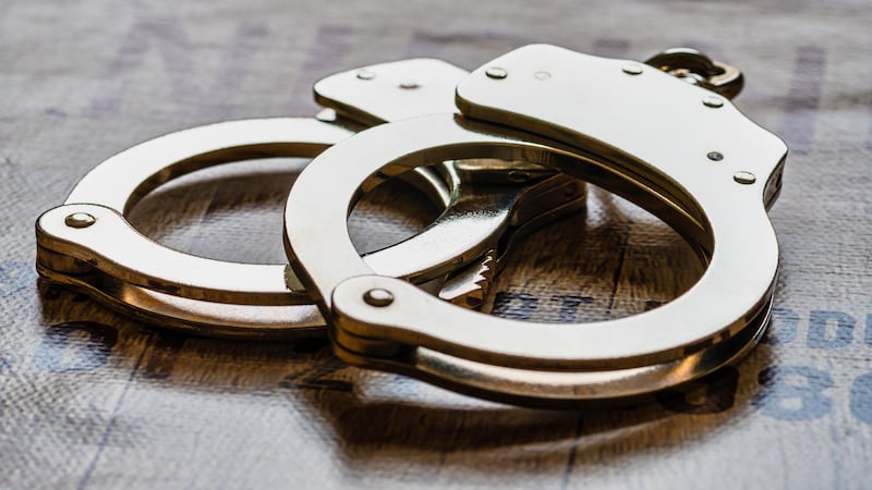 El Departamento de Policía de Mayfield detuvo a un hombre de Mayfield tras responder a una...