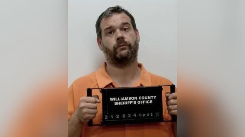 Steven W. Brown de 36 años, fue tomado en custodia y transportado a la cárcel del Condado de...