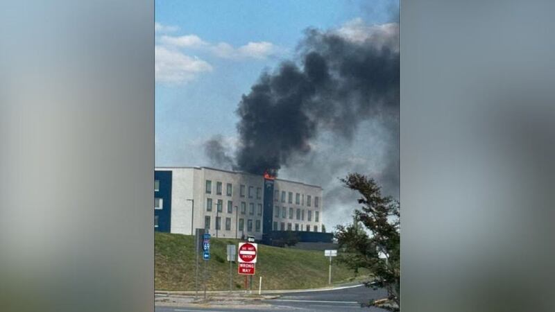Equipos de emergencia respondieron a un reporte de una explosión con heridos en un hotel de...
