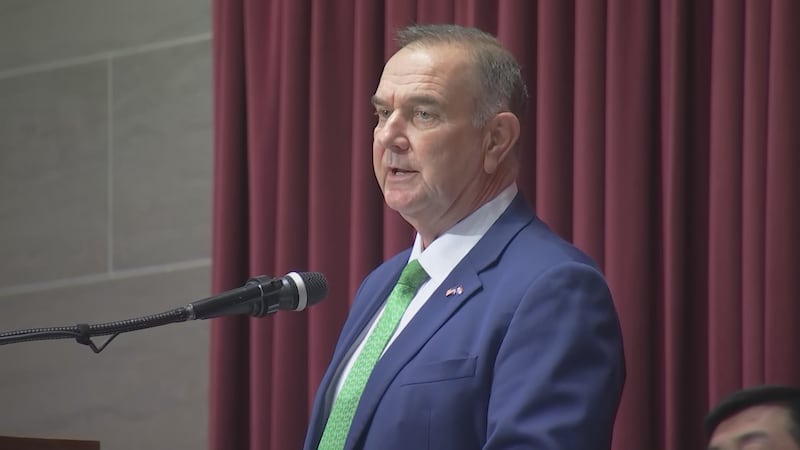 El gobernador de Missouri, Mike Kehoe, tiene previsto visitar Dexter el jueves 16 de abril por...