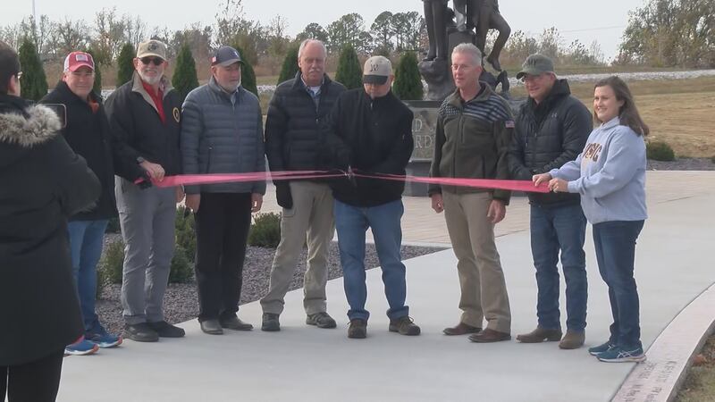 El Monumento Nacional a los Veteranos de Missouri celebró su ceremonia anual del Día de los...