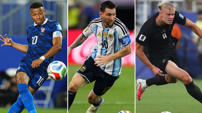 Esta combinación de fotos muestra al francés Kylian Mbappé, al argentino Lionel Messi y al...