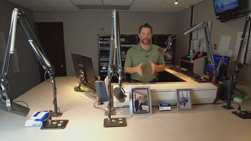 El veterano locutor y director general de River Radio deja su cargo.