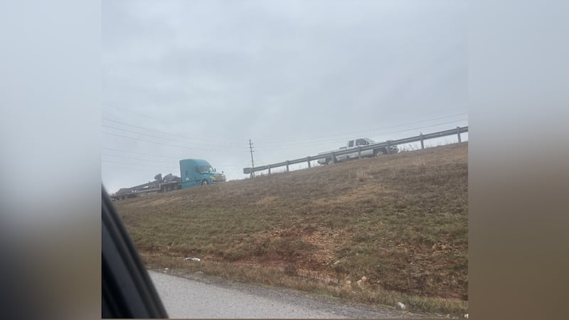 Un grave peligro para el tráfico está bloqueando parte de la Interestatal 55 en el condado de...