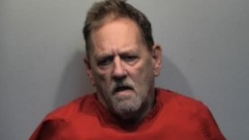 La policía indicó que Robert Murphy, de 63 años y residente en Paducah, abandonó la sala el 19...