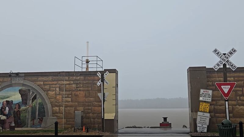 Las autoridades municipales están vigilando el nivel del río Mississippi y tomando medidas...