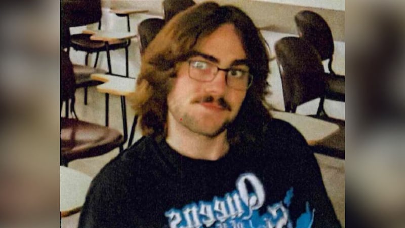 Según indican, los informes iniciales señalaban que Kameron M. Strabley, de 22 años, de...
