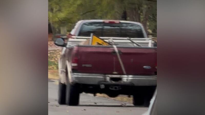 La policía de Carterville está buscando una camioneta que, según afirman, estuvo involucrada...