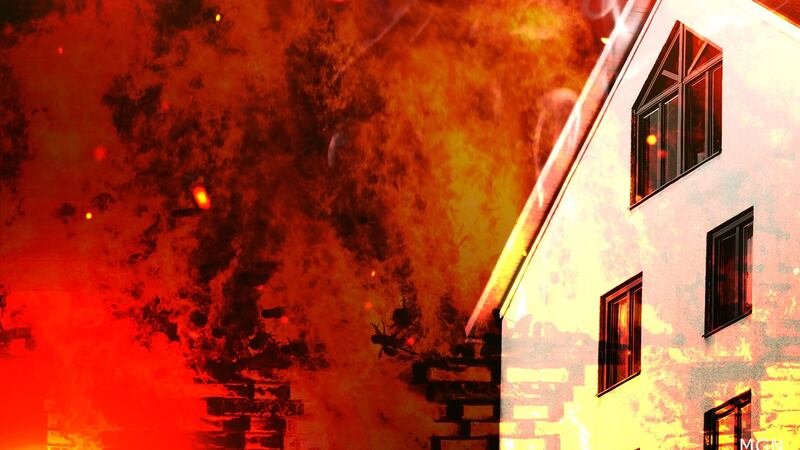 Se está investigando un incendio en una vivienda de Kennett que ha causado varios heridos.