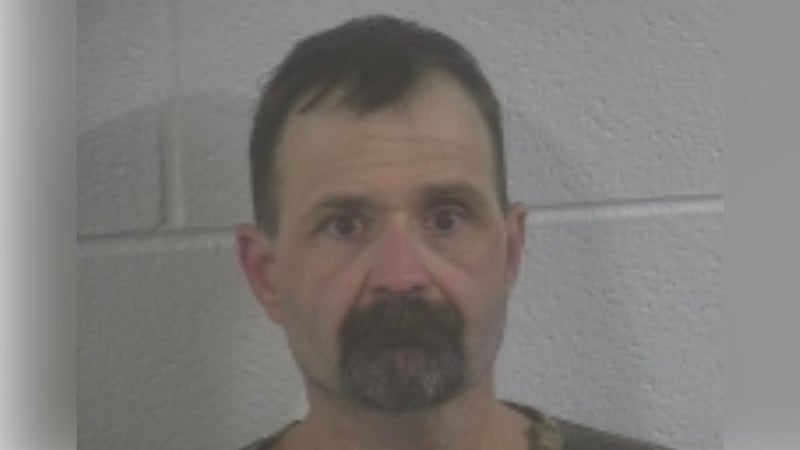 Michael McBee, de 47 años, de Buchanan, Tennessee, fue detenido alrededor de las 10 de la...