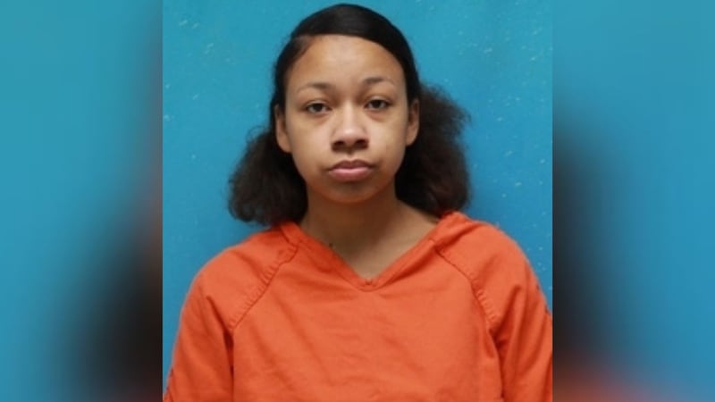 Se emitió una orden de arresto contra Destiny Batchelor, de 23 años, de Cape Girardeau, por...