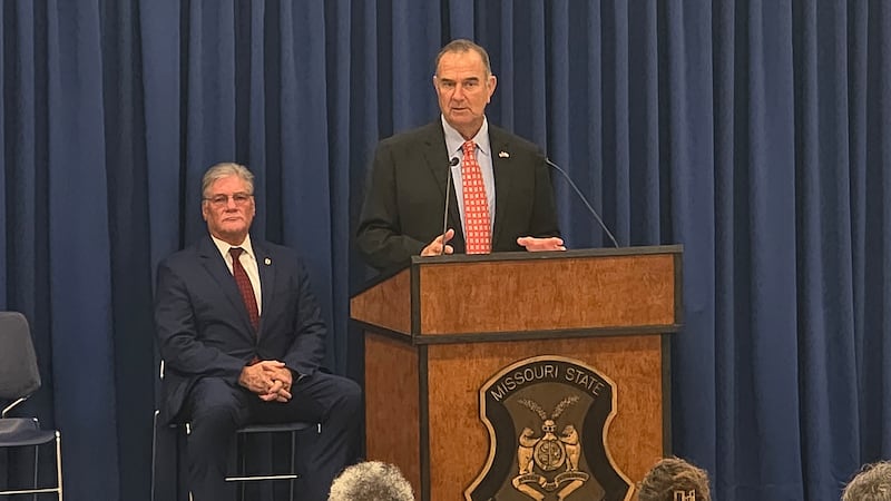 El gobernador de Missouri, Mike Kehoe, ha homenajeado a cuatro agentes de policía de Heartland...