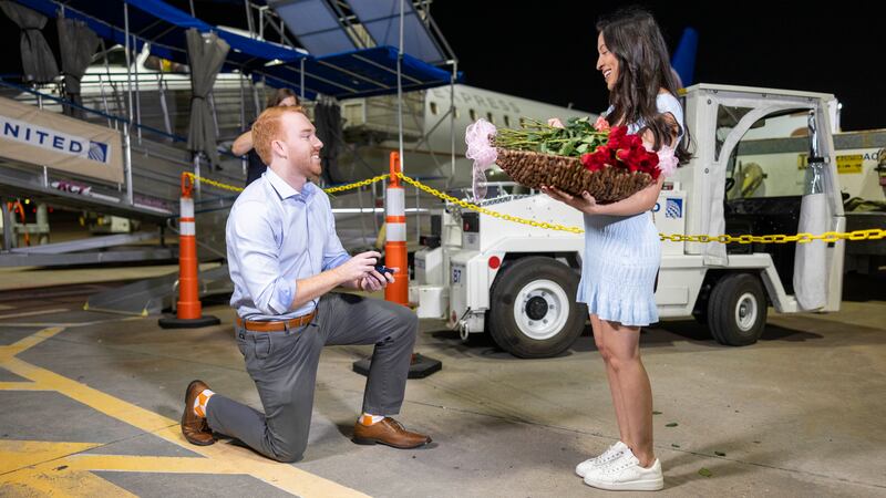 Lorey le propuso que fuera su esposa a Érica el viernes por la noche al aterrizar en el...