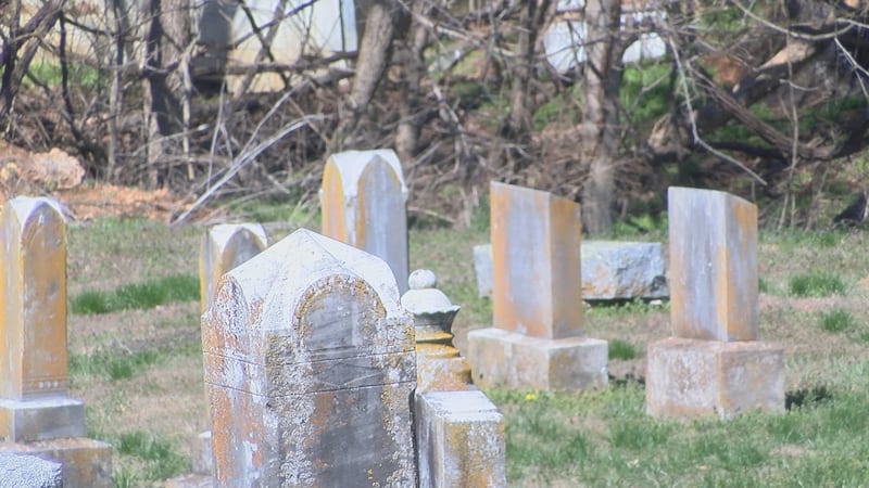 El cementerio de Minnith es una de las víctimas del caso de fraude de Niswonger y Johnson, y...