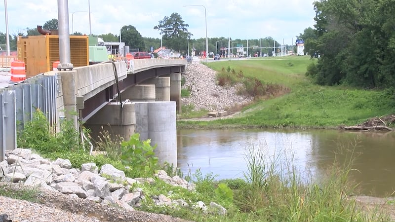 Se están llevando a cabo reparaciones en el puente del río Big Muddy, en Murphysboro.