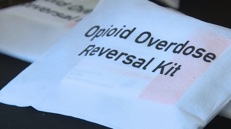 Dos colegios de Heartland dieron positivo en un peligroso opioide sintético en el marco de un...