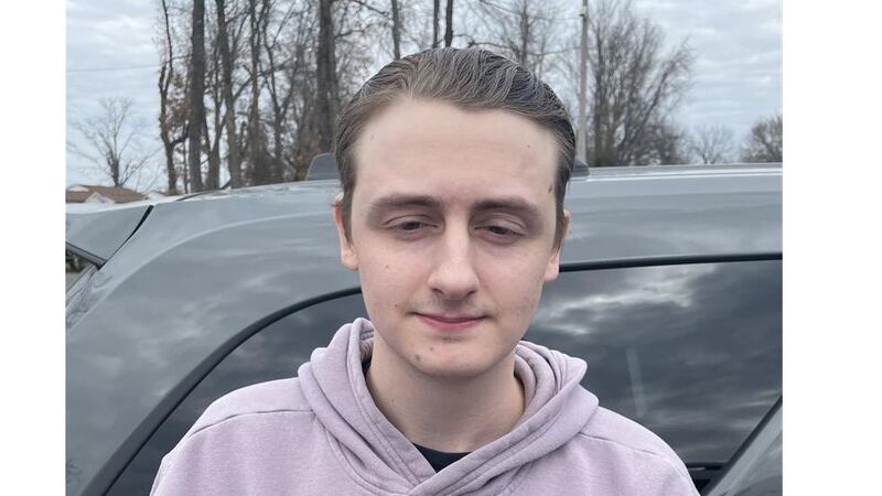 Cole S. Farthing, de 20 años, fue detenido en relación con una investigación encubierta de...