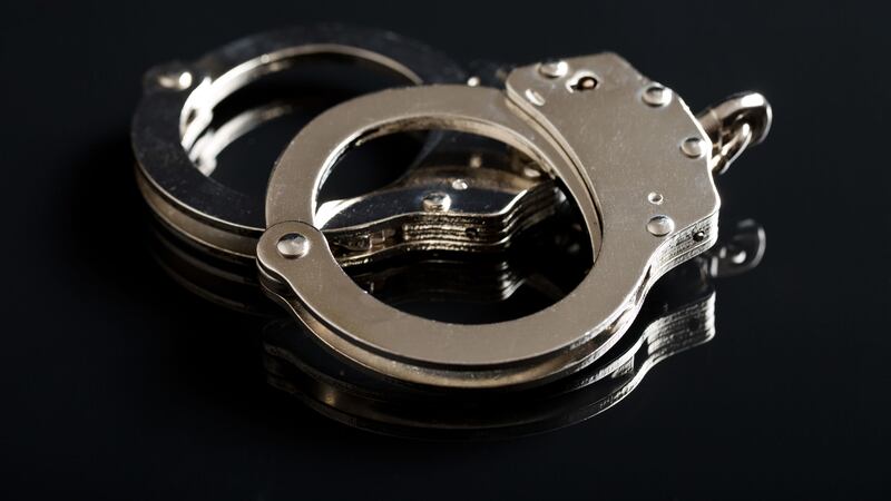 Según el Departamento de Policía de Marion, las dos personas fueron detenidas tras una...