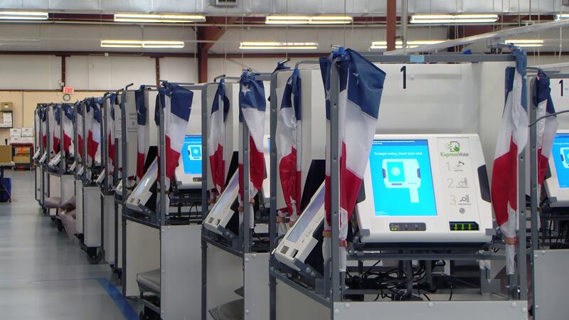 A falta de un día para registrarse para votar en las elecciones presidenciales de noviembre,...