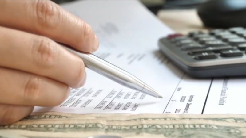 Los pagos atrasados de préstamos para automóviles, tarjetas de crédito y préstamos personales...