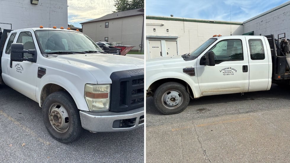 Fotos del camión robado detrás de Rural King en Marion, Illinois.