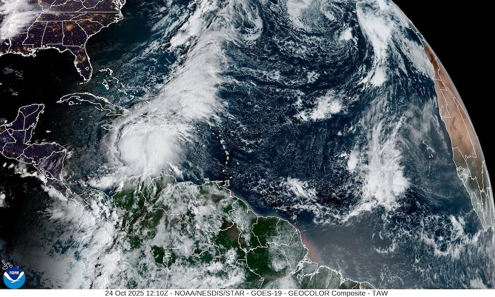 Melissa se detiene en el Caribe mientras meteorólogos advierten que se intensificará rápidamente