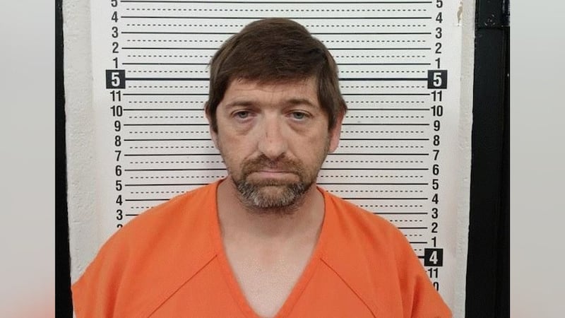 Durante la verificación, el agente del condado de Scott habló con Mark Allen Warren, de 40...