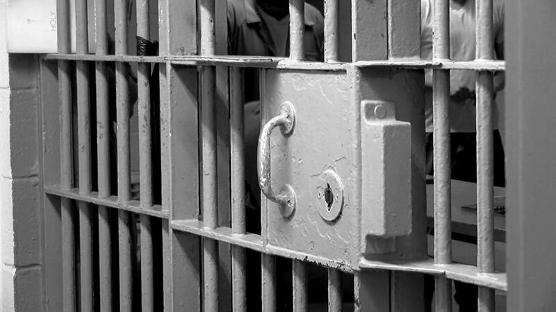 Un preso del Centro Correcional del Sureste en Charleston, Missouri, falleció durante el fin...