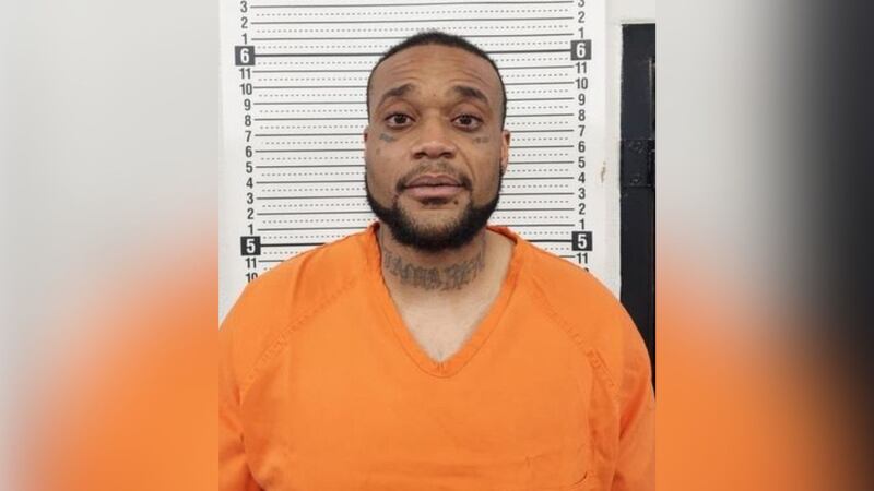 Según la declaración de causa probable, Bean presuntamente inmovilizó a una víctima y la...