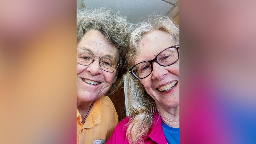 Martha “Marti” Crothers (izquierda) y Janet M. Coffman (derecha).