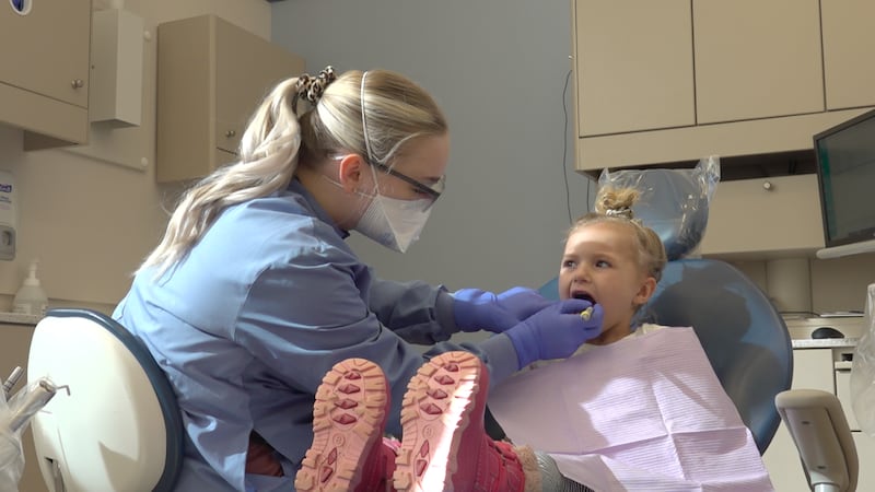 La Asociación Dental Americana designa febrero como el Mes Nacional de la Salud Dental...