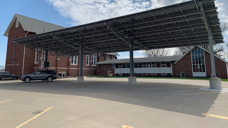 Una iglesia del sur de Illinois inaugurará su nueva cubierta solar.