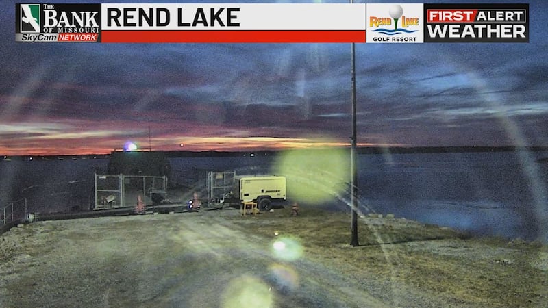 Un hombre rescatado de un vehículo sumergido en el lago Rend el lunes 16 de febrero por la...