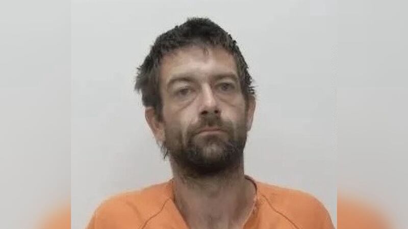 Travis L. Conroy fue arrestado después de que los agentes que patrullaban se percataran de que...