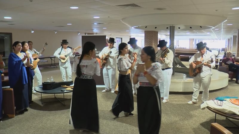 1,400 estudiantes de todo el estado visitaron la Universidad del Sur de Illinois en Carbondale...