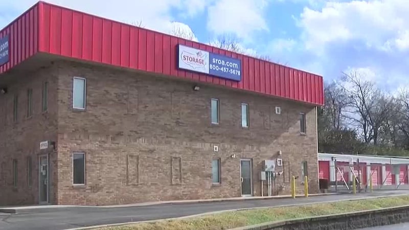 El patrullero Bobby Newton dijo que si tiene una unidad de almacenamiento, puede tomar algunos...