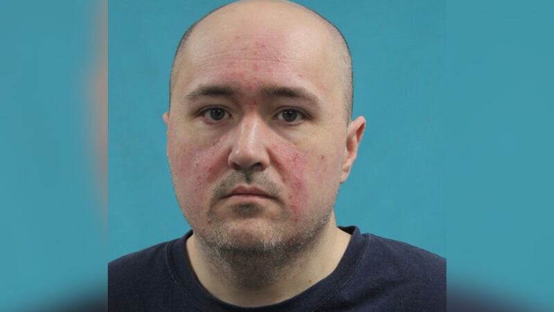 Matthew Riemann de Cape Girardeau fue puesto bajo custodia después de apuntar con una escopeta...