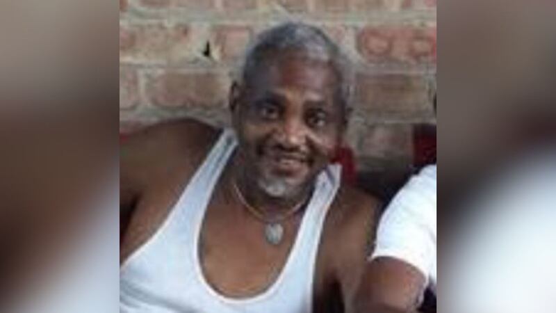 Haywood tiene el cabello de color gris y ojos marrones. Mide 6 pies y pesa 280 libras.