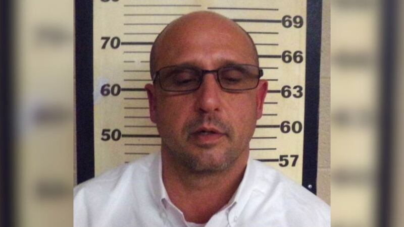 Los autoridades del condado de Nuevo Madrid quieran su ayuda a encountrar Jon Baker de...