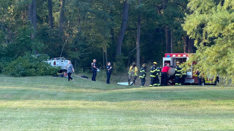 Equipos de primeros axuilios están en la escena de un accidente cerca de Cape La Croix...