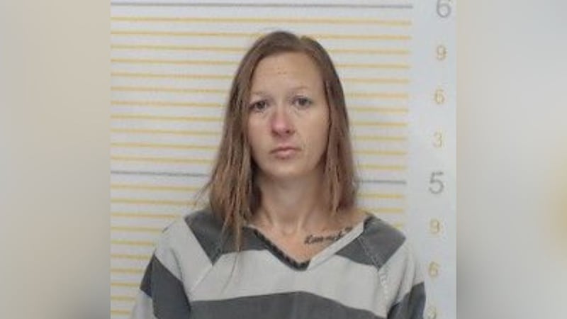 Carrie J. Kelley, de 43 años, fue detenida recientemente por dos cargos de robo de propiedad...