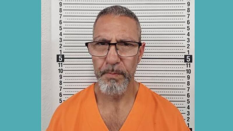 El sheriff del condado de Scott, Derick Wheetley, afirma que Darin William Tuleja buscado por...
