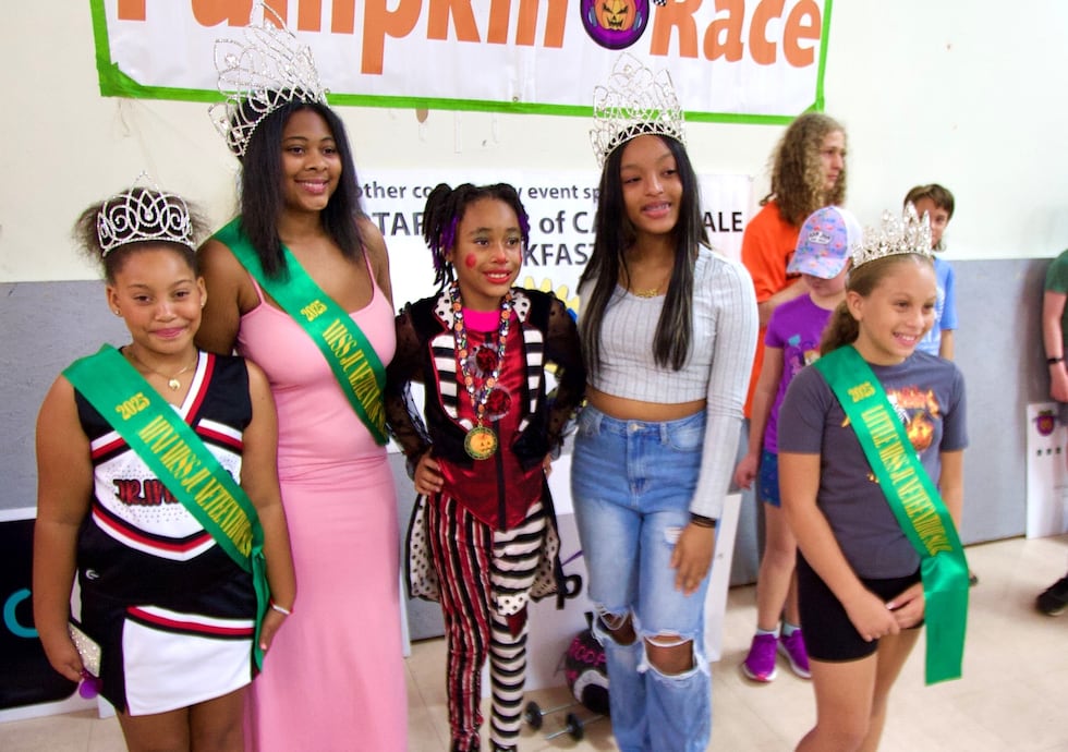La Carbondale Pumpkin Race recaudó más de 7400 dólares para organizaciones de la zona.