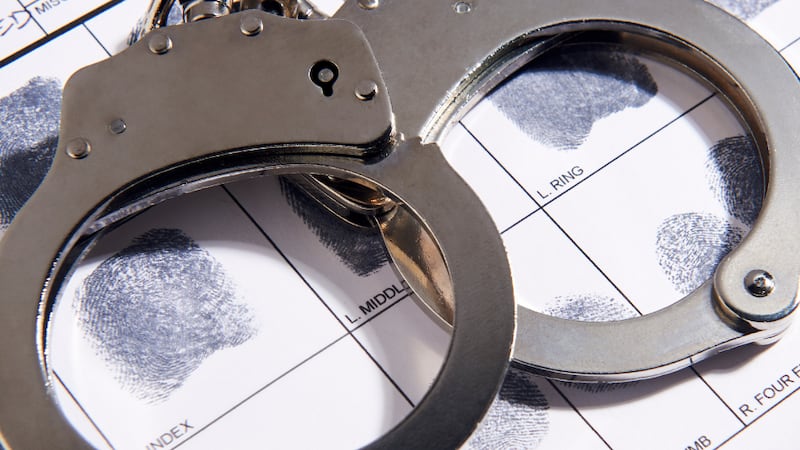 Un hombre fue arrestado durante el fin de semana por delitos sexuales con un menor que...